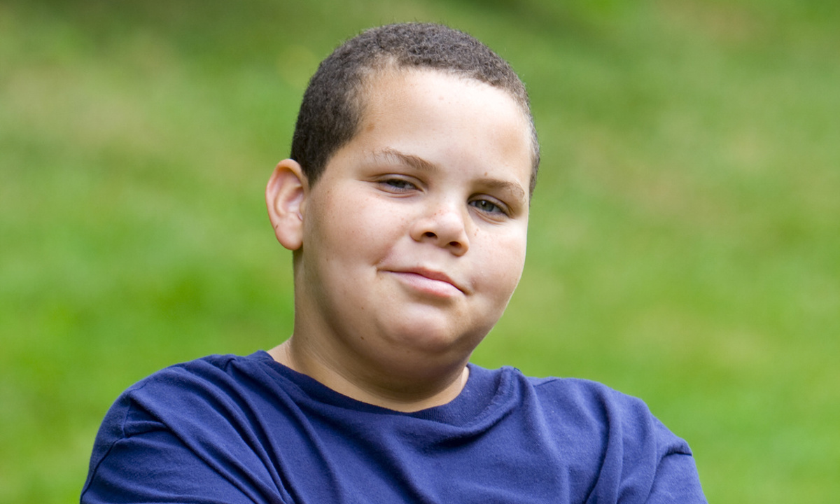 Jongen met overgewicht